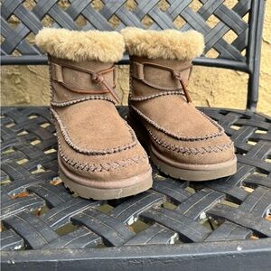 UGG boots nearly new